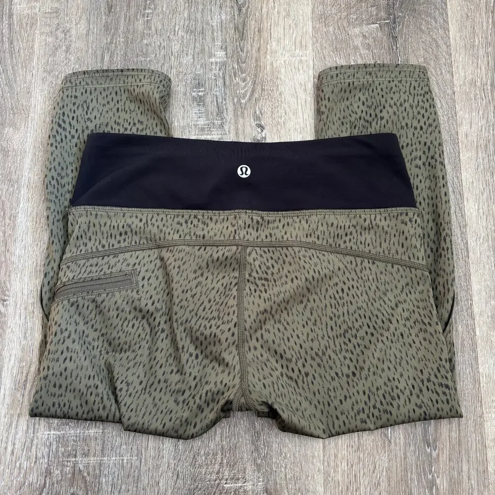Lululemon Run: Top Speed Crop Dottie Dash Fatigue Green Black / Black - Size: 4